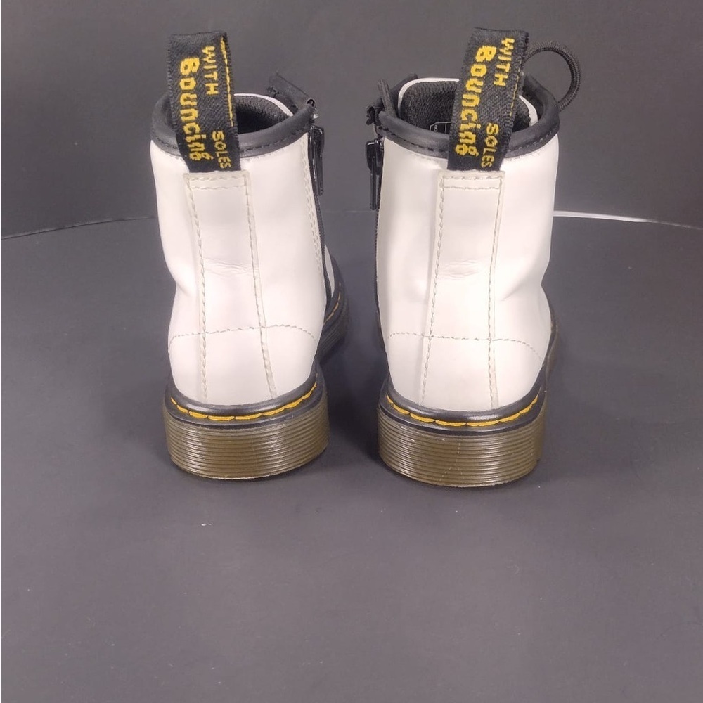 Dr. Martens White Leather Boots size 9 kids pre
Owned Exellent condition - Picture 5 of 7